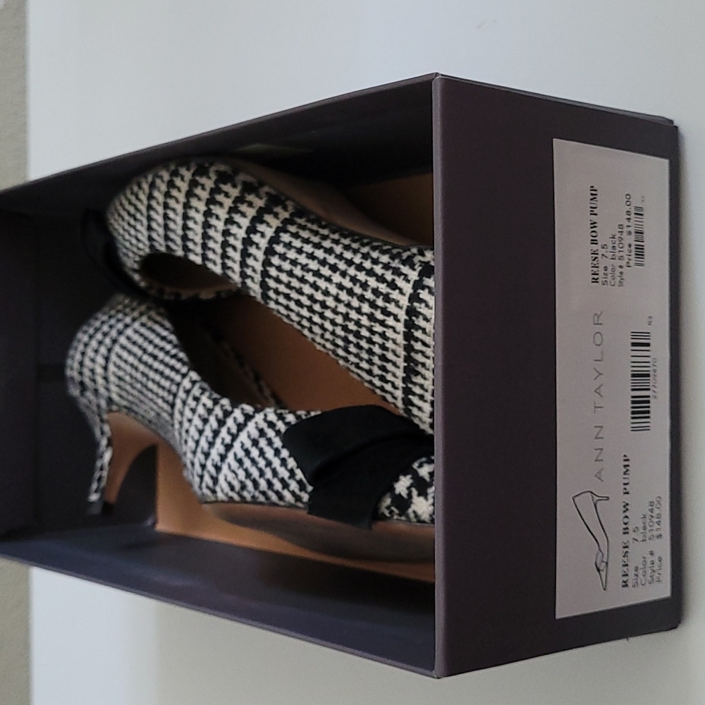 Shoes - Picture 4 of 4